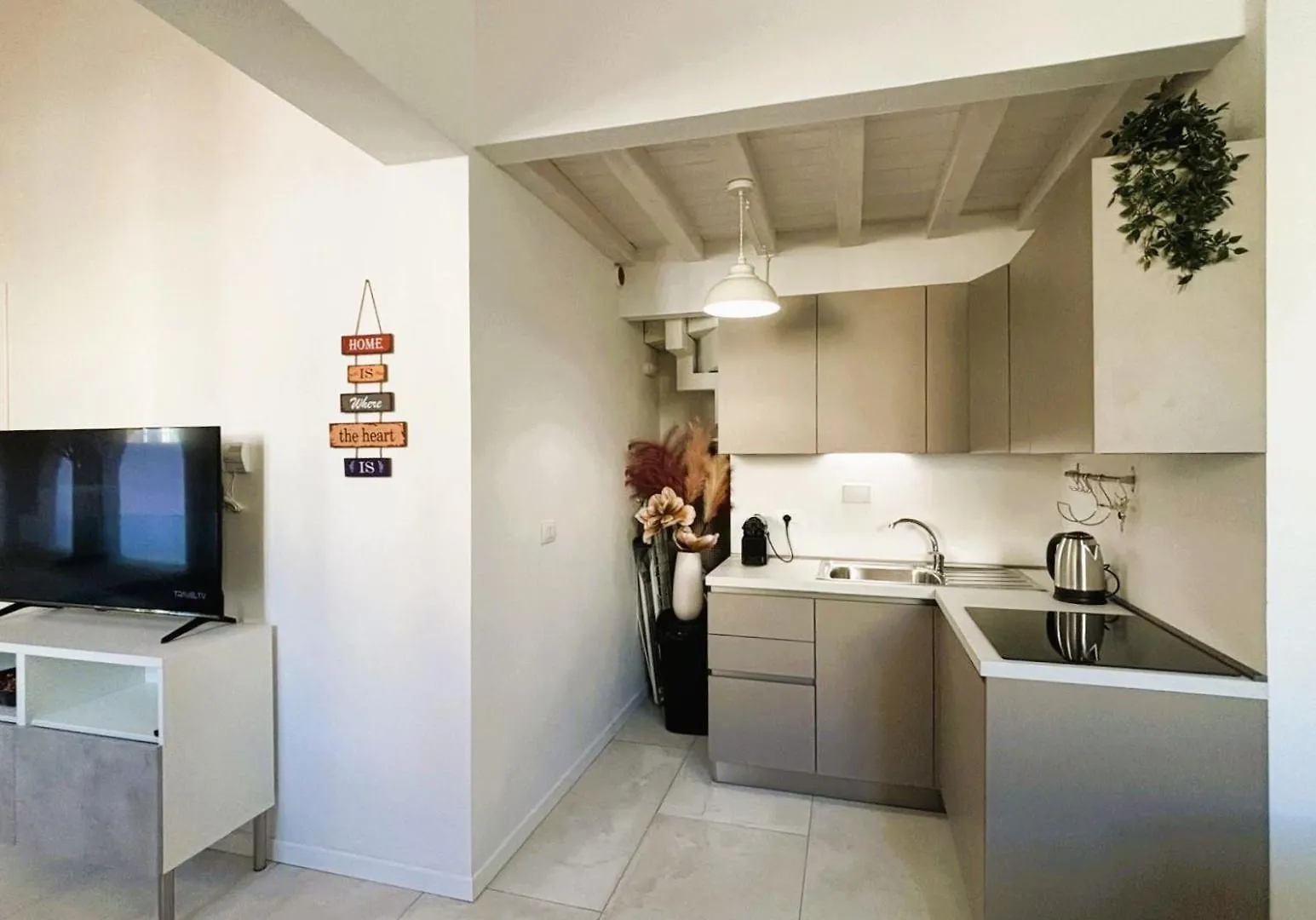 White Iris Apartment Florence