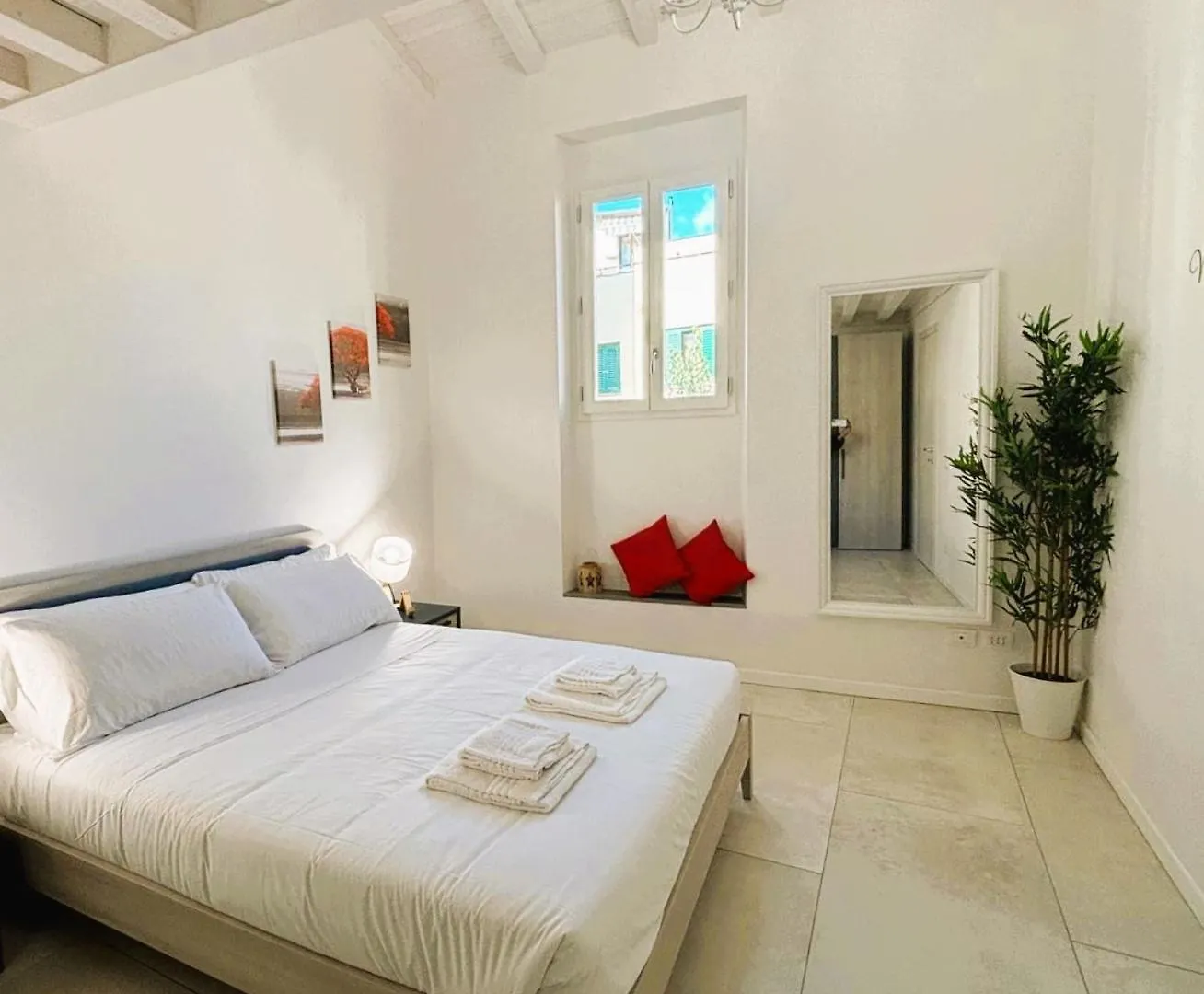 White Iris Apartment Florence